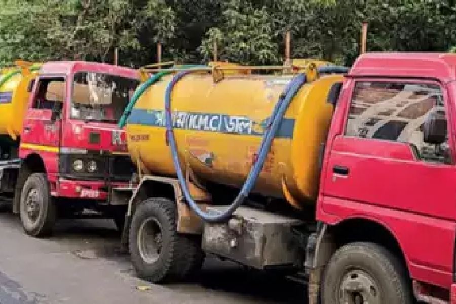 Demand for water tankers goes up by one-and-a-half times in last 10 days as city swelters