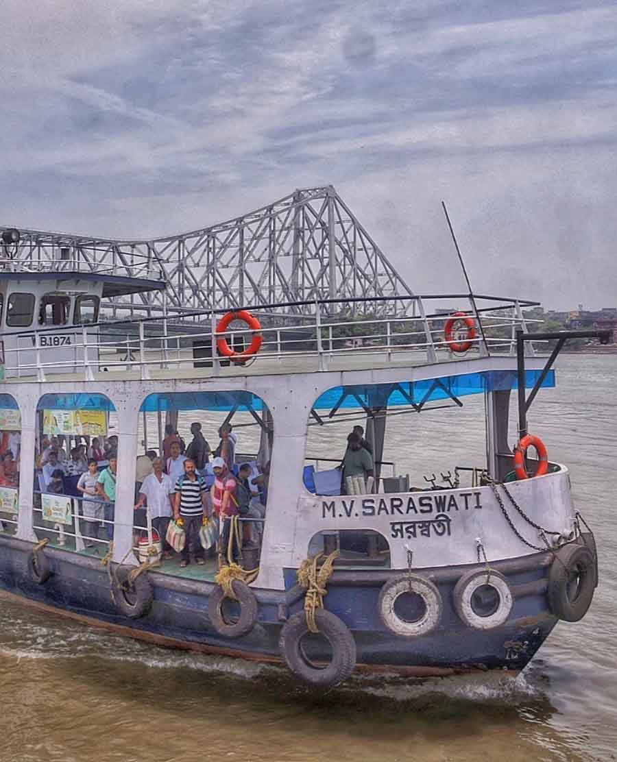 The ferry or launch services from various ghats on either side of the Hooghly charge barely Rs 6 to Rs 8 to the opposite embankment but still the occupancy rates the last few days have been drastically dipped
