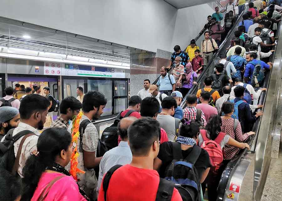 The crowded escalators transporting Green Line passengers to other Metro lines and the exit gates left nothing to imagination at why people are preferring the fast and comfy mode of AC transport at Rs 10 per ticket rather than enduring the sauna effect in yellow taxis and on buses and ferries
