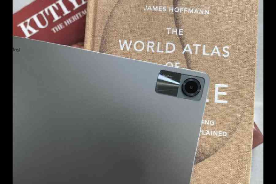 The aluminum alloy unibody design gives the tablet a good feel and finish