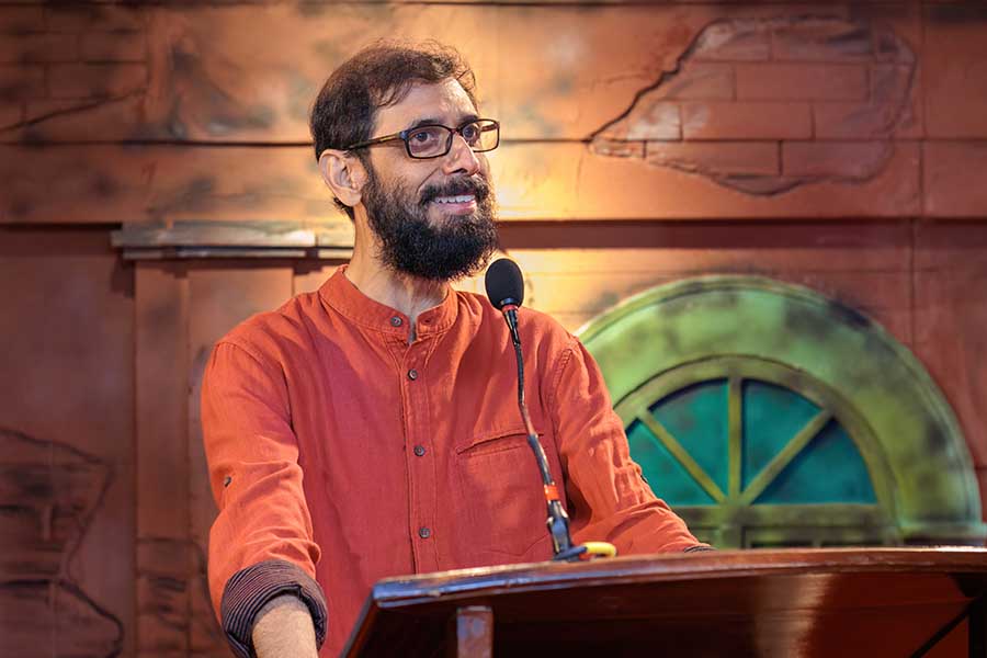 The wit and sharp intellect of Chandril Bhattacharya, who had curated the literary event along with Sanchari Mookherjee, had the audience in splits