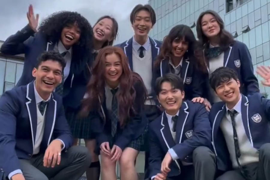 The cast of Xo, Kitty in a video shared by Netflix.