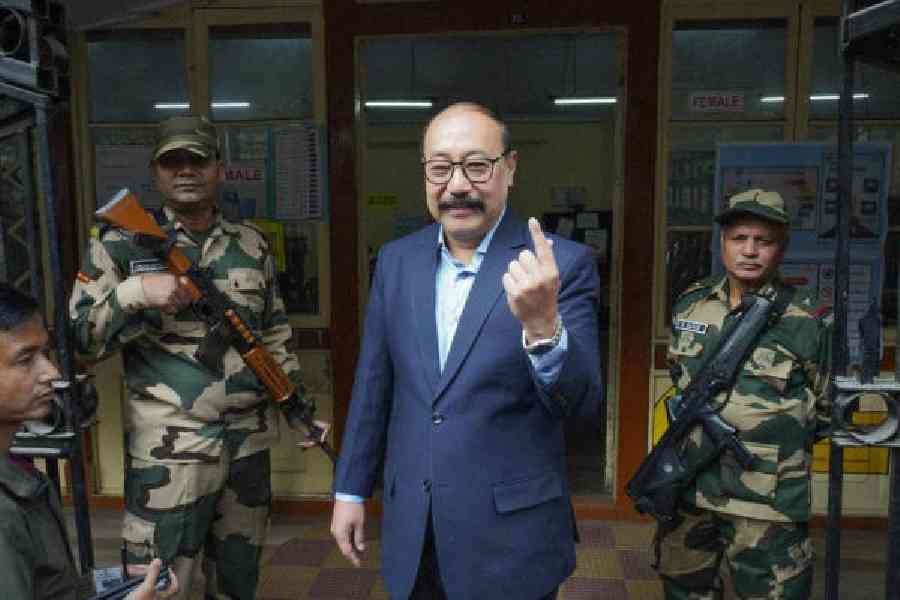  Harsh Vardhan Shringla, former foreign secretary of India to cast his first home vote after 1999
