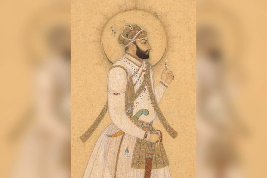 An overjoyed Delhi ‘badshah’ Farrukhsiyar (in picture) held Dr William Hamilton in much gratitude and presented the Scotsman with a robe of honour, an elephant, a horse, two diamond rings and five thousand rupees.