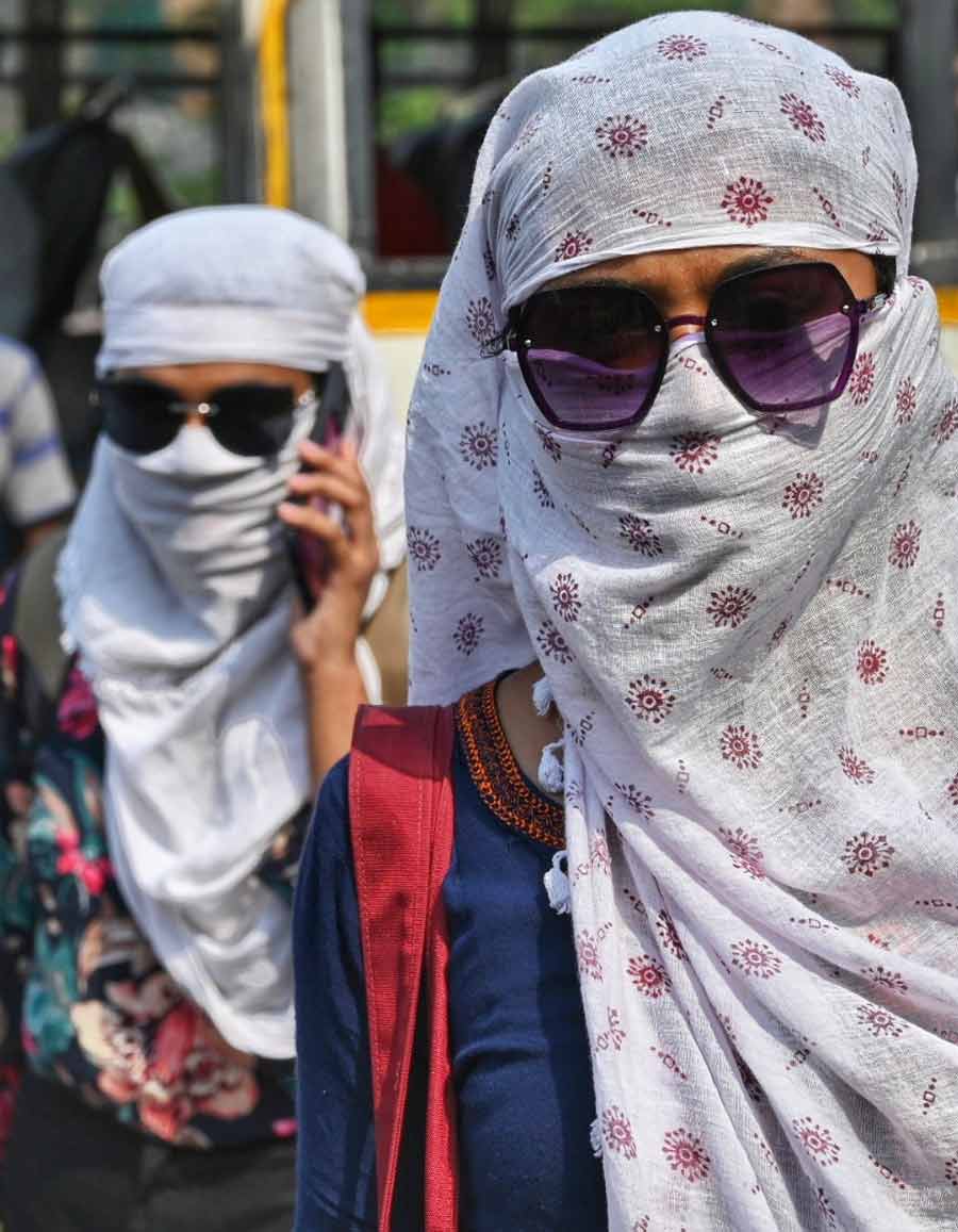A strong isolation heatwave kept the mercury hovering at 40°C and higher all through the week. Sunday recorded a temperature of 41.3°C, 6°C above normal for this time of the year  