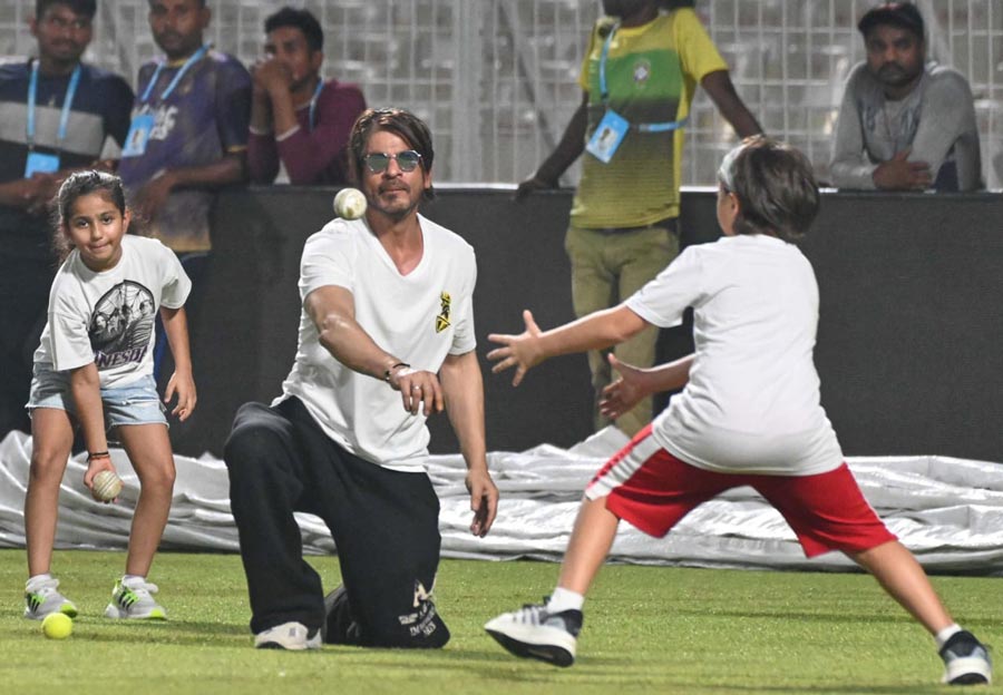 SRK and his son AbRam bond over a game of cricket