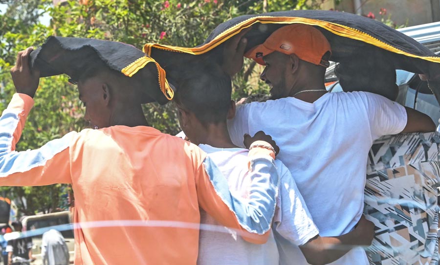 The temperature in Kolkata touched 41.7°C on Monday. According to IMD, the heatwave will continue at least till May 3  