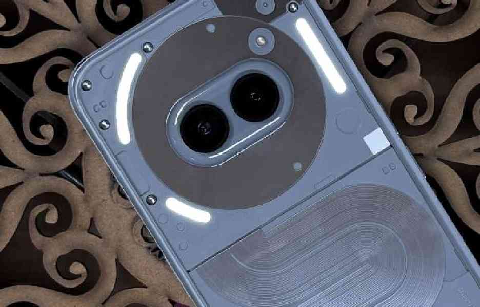 The Phone (2a) Plus has the same 6.7-inch OLED screen on the front to go with the same flashing glyph interface on the back