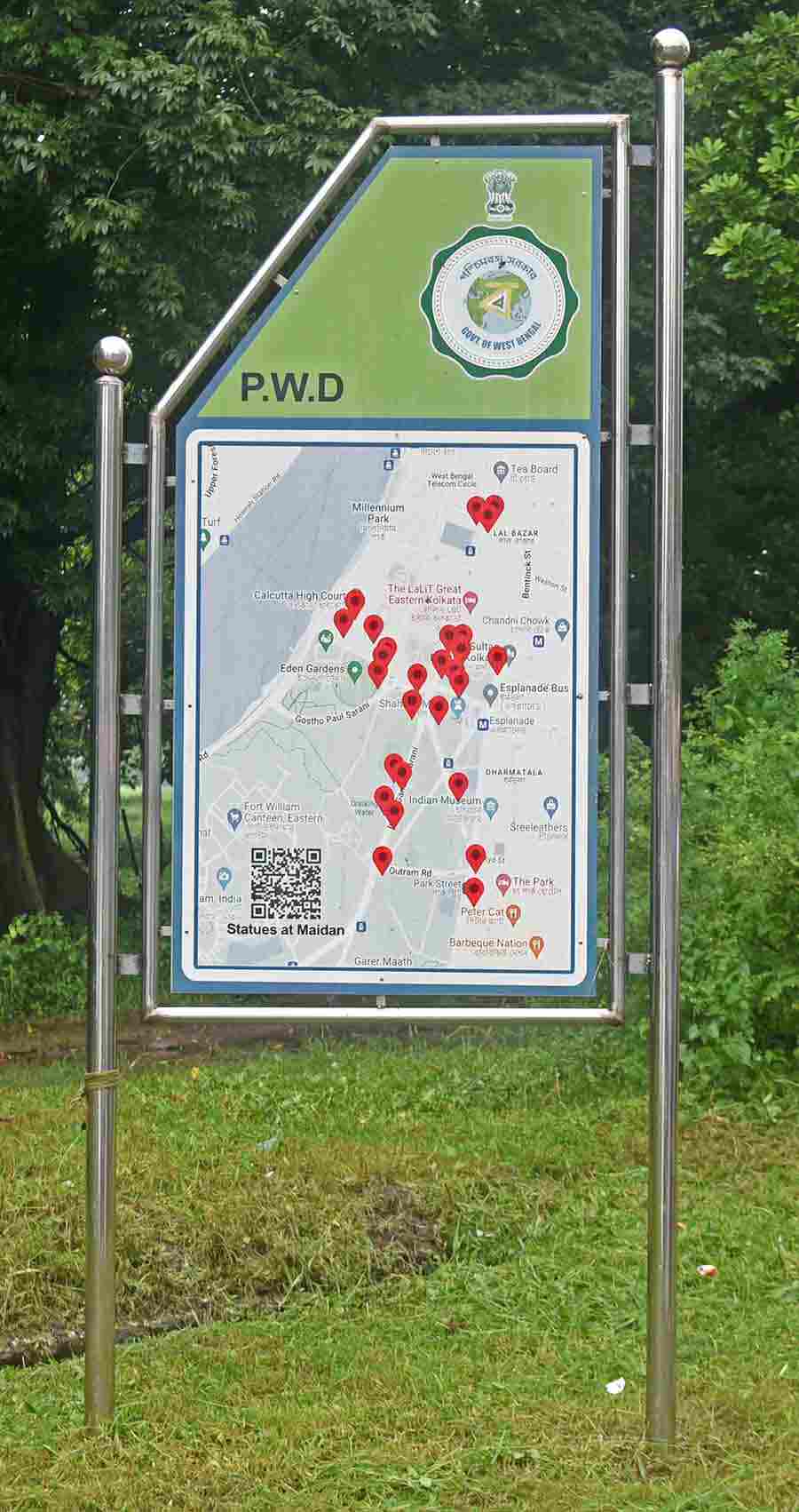 The public works department has set up a board near Raja Rammohun Roy’s statue showing the location of all other statues in the Maidan area. The board has a QR code which can be scanned on mobile phone to ascertain their exact locations on Google Maps