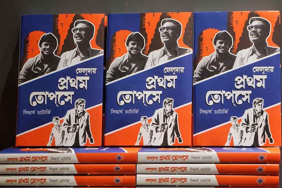 ‘Feludar Prothom Topshe’ by Siddhartha Chatterjee documents his journey of working with Satyajit Ray in ‘Sonar Kella’