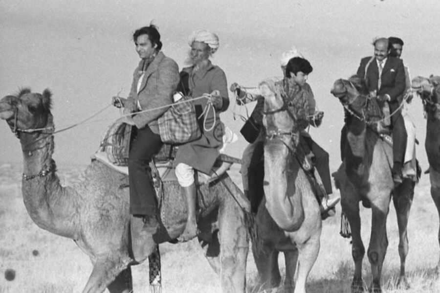 The famous caravan scene from the movie with Soumitra Chatterjee as Feluda, Siddhartha Chatterjee as Topshe and Santosh Dutta as Lalmohan Ganguly aka Jatayu