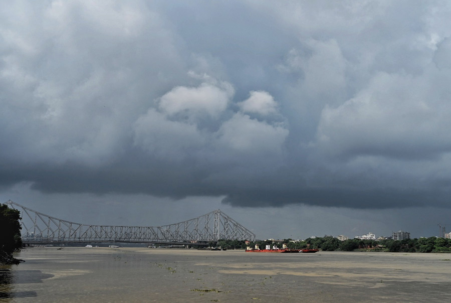 The Howrah Bridge or the Rabindra Setu looked morose against a skyful of dark clouds on Wednesday morning