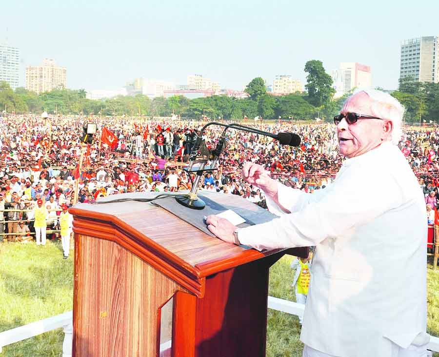 Buddhadeb Bhattacharjee addresses the rally at the Brigade Parade Ground in Calcutta.