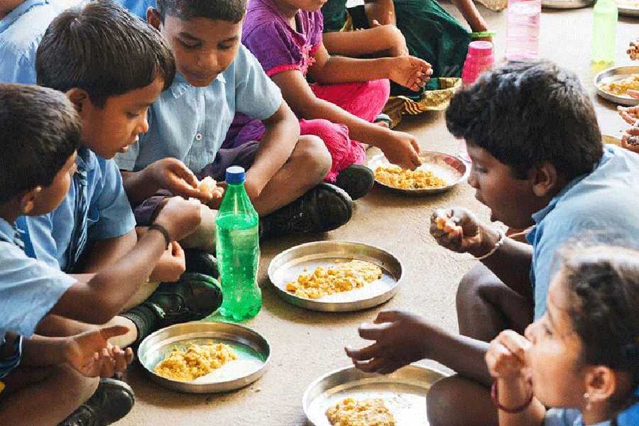 Bengal Government Launches Social Audits to Ensure Integrity of Midday Meal Scheme and PDS