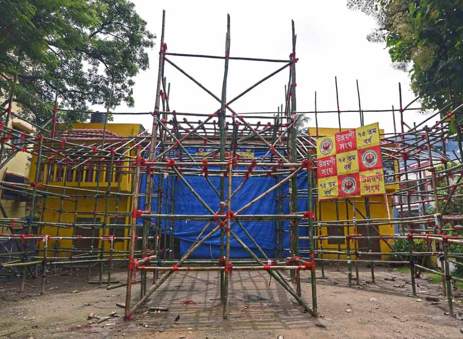 Durga Puja pandal being built at Paschim Putiary Udayan Sangha Club in their platinum jubilee year 