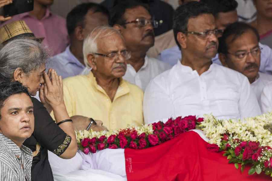 Meera Bhattacharjee, wife of Buddhadeb Bhattacharjee, pays tribute to her husband, at West Bengal Legislative Assembly in Kolkata, Friday, Aug. 9, 2024
