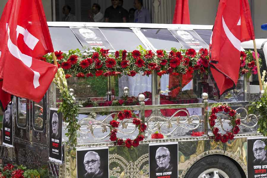 Mortal remains of former West Bengal Chief Minister Buddhadeb Bhattacharjee being carries from the State Legislative Assembly, in Calcutta, Friday, Aug. 9, 2024.
