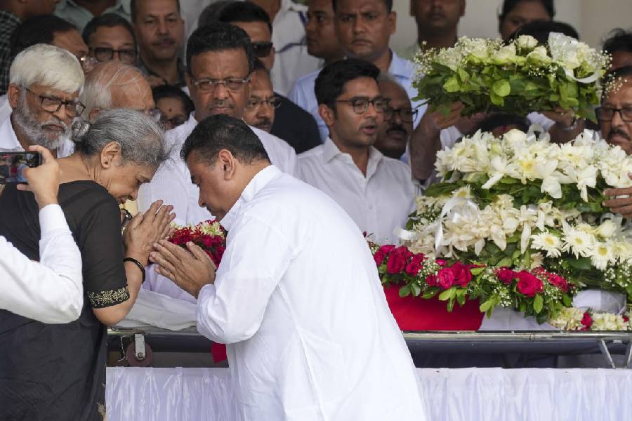 Leader of Opposition in West Bengal Assembly Suvendu Adhikari greets Meera Bhattacharjee, wife of Buddhadeb Bhattacharjee, after paying tribute to former West Bengal chief minister Buddhadeb Bhattacharjee, at West Bengal Legislative Assembly, in Calcutta, Friday, Aug. 9, 2024. 