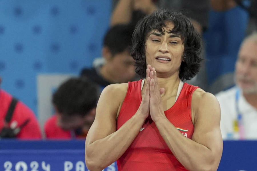Vinesh Phogat’s team believes she could have lost the 100gm that disqualified her from the Olympics had she not had to spend 30 minutes on an ‘unmissable phone call’