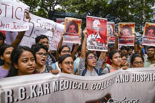 RG Kar Medical College and Hospital students holding up posters, demanding justice