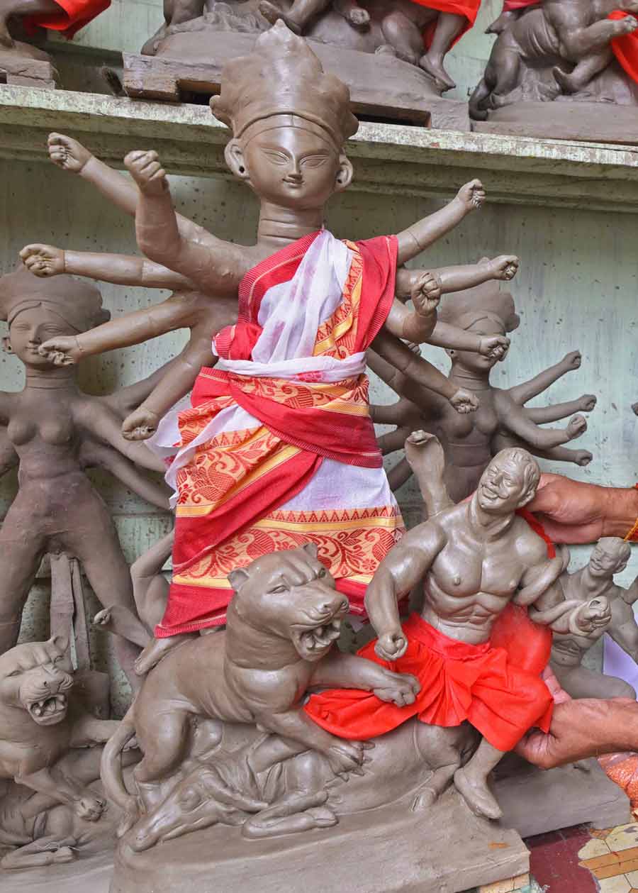 An installation of Durga by Bankim Paul, an idolmaker in Kumartuli, depicting the cultural heritage of Bengal. The theme of these Durga installations are ‘Banglar Mati’ and ‘Banglar Tant’  
