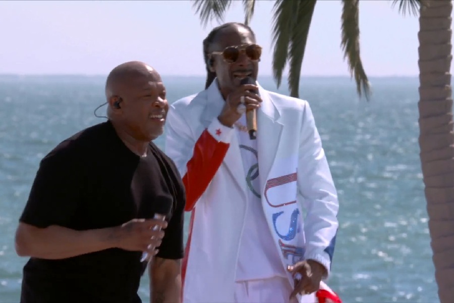 Hollywood celebrity Snoop Dogg and rapper Dr. Dre perform at Long Beach California