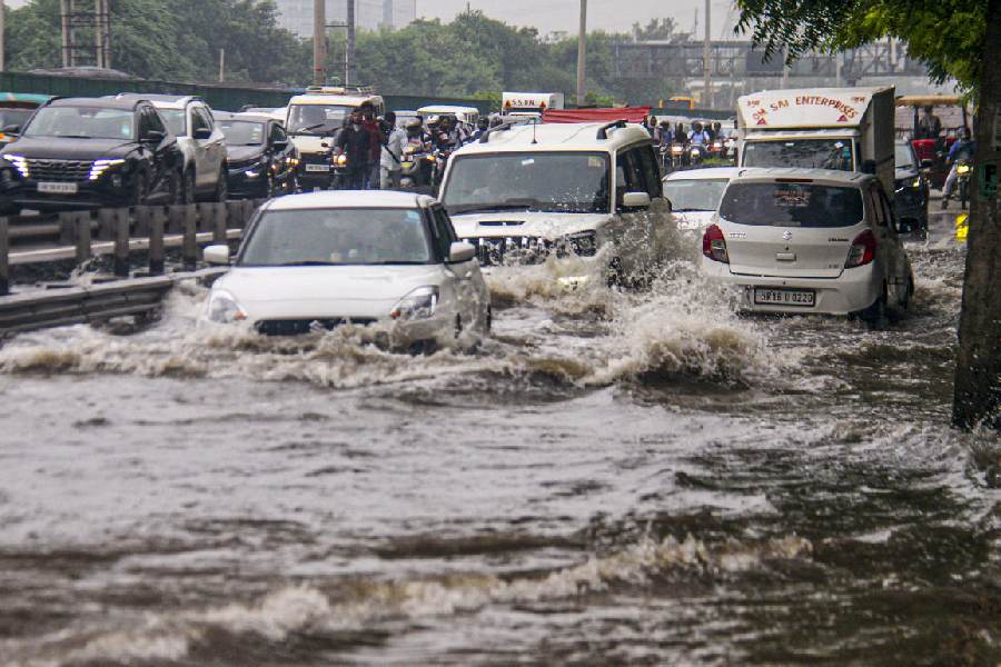 Vehicles on the waterlogged Delhi-Gurugram Expressway service road after heavy monsoon rains, in Gurugram, Monday, Aug. 12, 2024