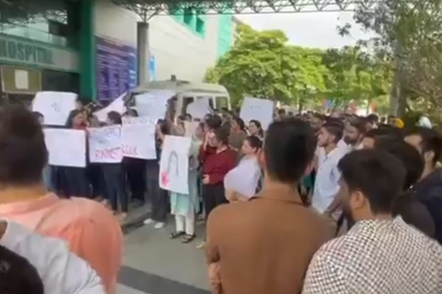Medical students stage a protest against the sexual assault and murder of a postgraduate trainee doctor in Calcutta, at Government Medical College, Jammu