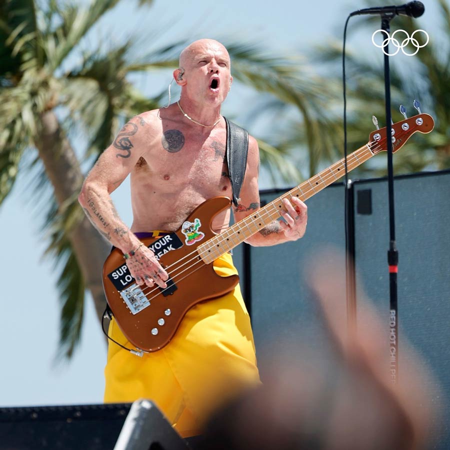 The Red Hot Chili Peppers brought California vibes to life at the beachside LA venue with a high-energy performance of ‘Can’t Stop’, showcasing the band’s enduring connection to their LA roots
