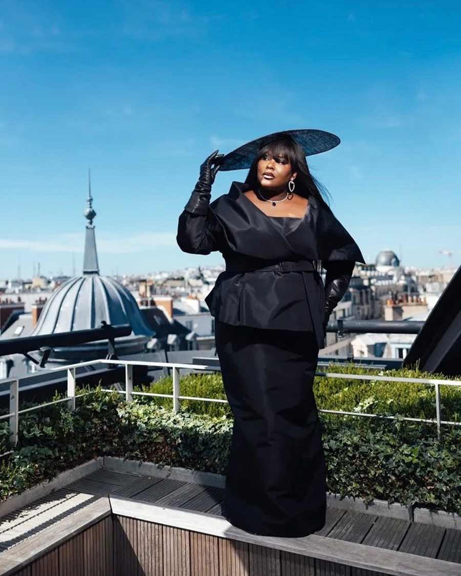 French singer Yseult delivered a heartfelt performance of ‘My Way’, adding a touch of French elegance to the closing ceremony as the world bid farewell to the Paris Olympics 2024