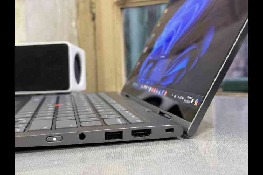The hinges are quite strong and there is almost no wobble when you place the laptop on a table