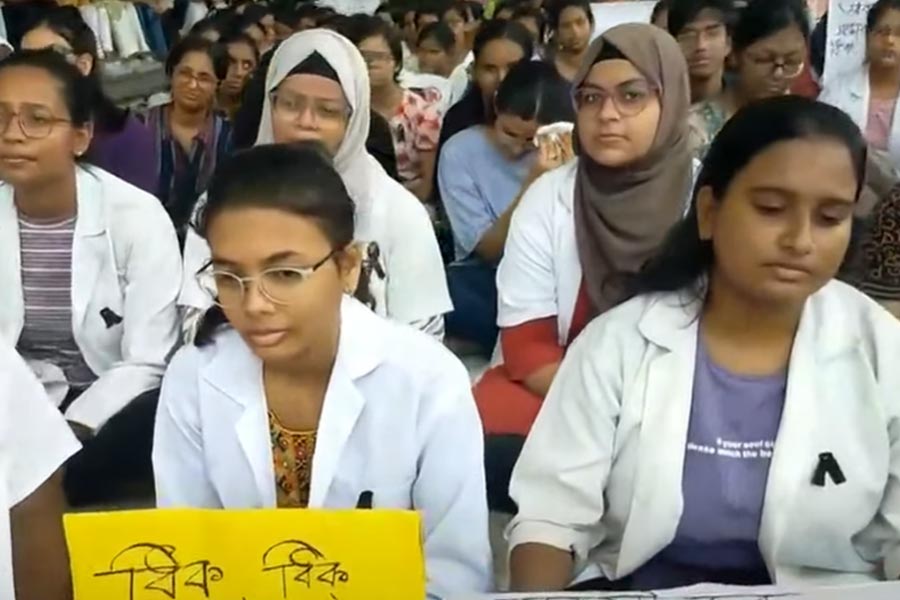 Medical students protest at Diamond Harbour Medical College