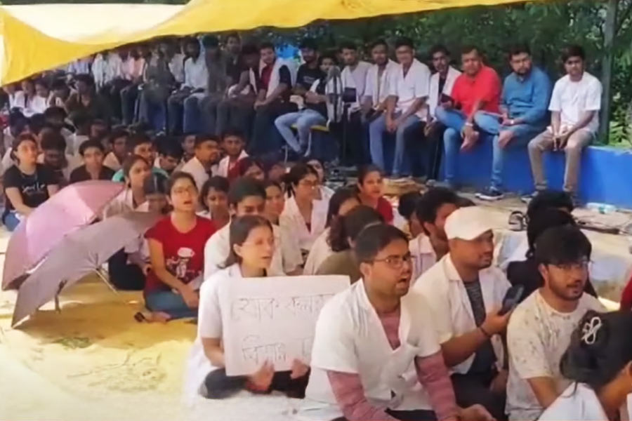 Medical students protest at Purulia Medical College