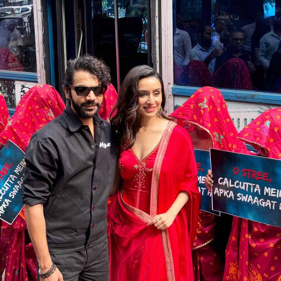 While Shraddha donned a red salwar suit adorned with golden embroidery, Rajkummar sported a black shirt tucked into black cargo pants. 