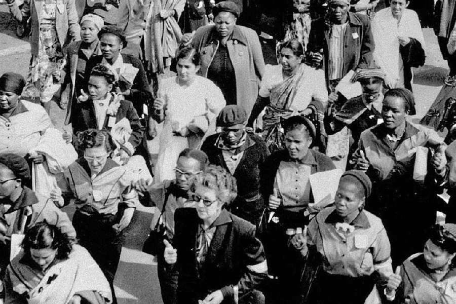 Women's March to protest in 1956