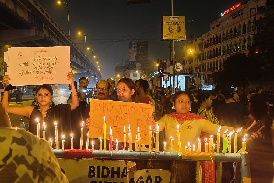 Women with posters and screaming slogans demanding justice.