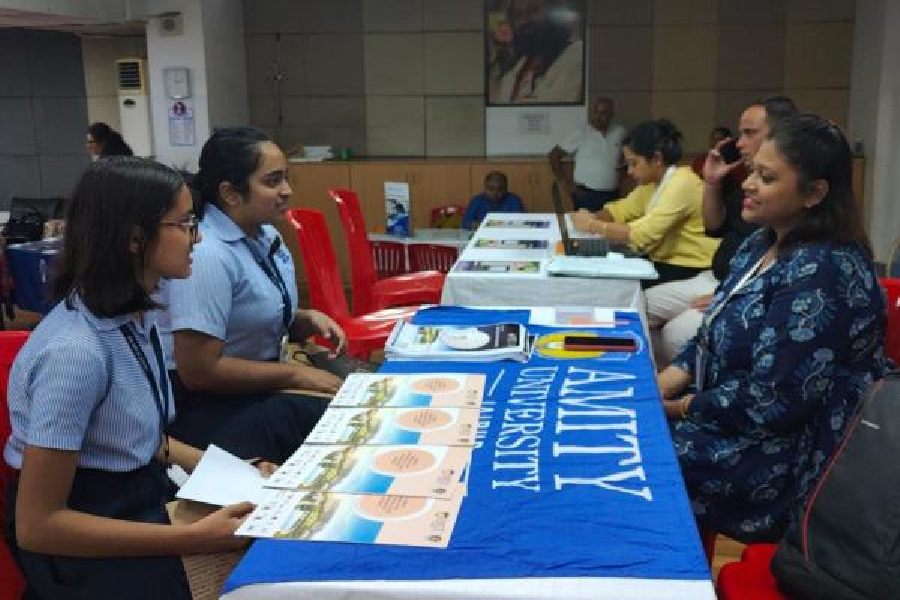 Career Fair Sri Sri Academy