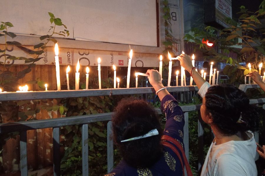 Women lighting candles at Sakherbazar as a form of protest