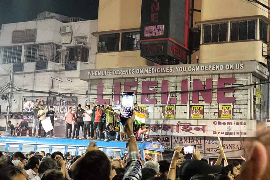 Protesters climbing onto the roofs of stationary buses, to ensure that their chants were heard louder 