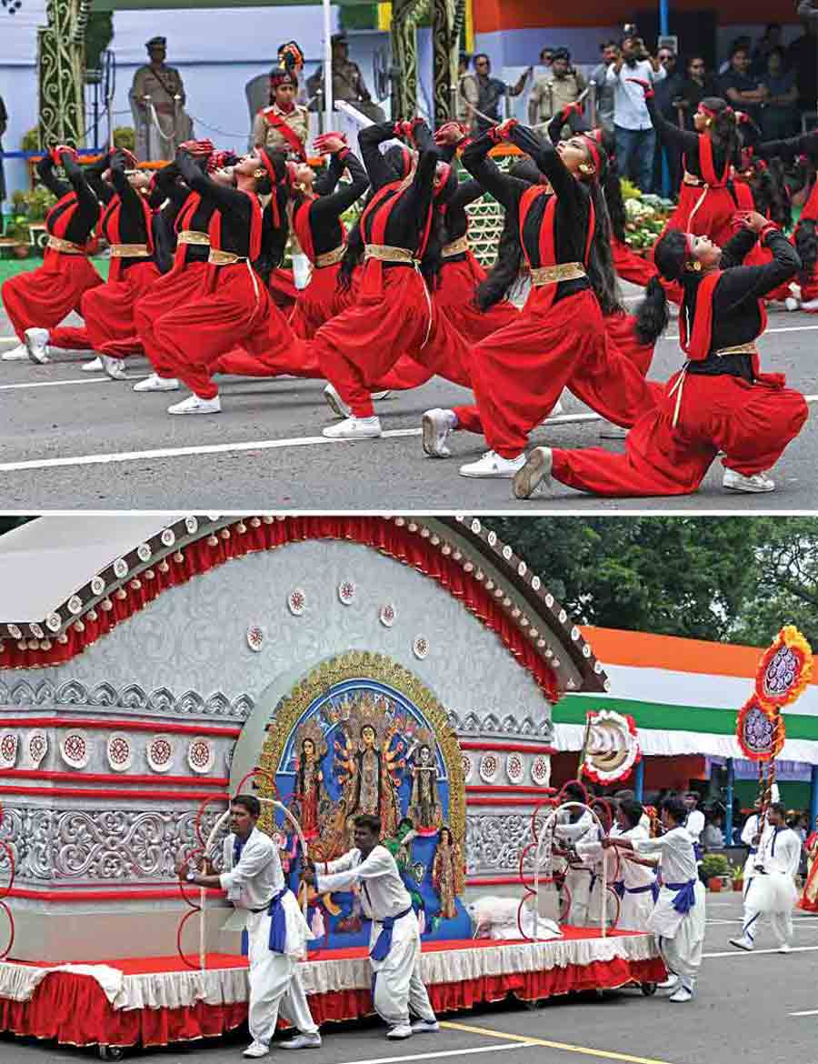 Brightly dressed dancers and a model Durga Puja portrayed the best that the state has to offer to the spectators