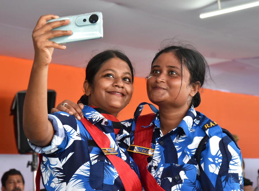 West Bengal Rapid Action Force women personnel take a selfie after the Independence Day parade at Red Road