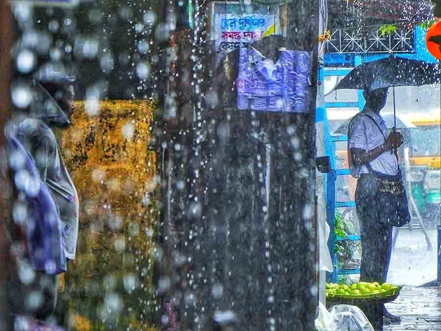 Heavy rain lashed south Kolkata on Saturday afternoon, stranding commuters