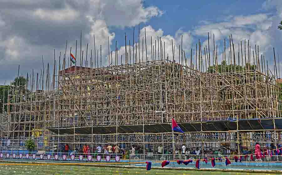 The Durga Puja pandal of College Square Sarbojanin Durgotsab Committee is being modelled on the Swiss parliament this year. Only 52 days are left for Durga Puja’s Sashthi  