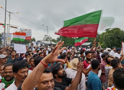 Massive protest outside Salt Lake Stadium as East Bengal, Mohun Bagan football fans join doctors' protests