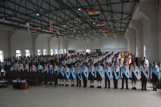 The day commenced with a solemn and pride-infused moment of flag hoisting by the revered Principal Ms. Simran Sanghera, followed by the national anthem which resonated in the air, filling hearts with pride and unity. The chief  guest of the event was Mr. Biswajit Mahatao, IPS, DCP South Division, Howrah Police.