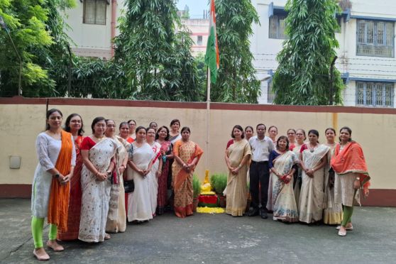 DAV Public School, Kolkata celebrated its 78th Independence Day with lots of glory and pride. On this day, India got its freedom from British rule after a long period of sacrifice and bloodshed. So, to pay tribute to our Indian freedom fighters, the students of D.A.V had put up a programme to salute the brave warriors