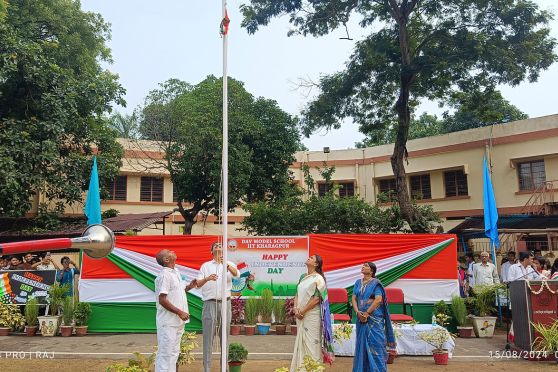 The students also presented a dance highlighting the National symbols. Human pyramid formation was highly appreciated by the faculties and students of IIT Kharagpur. 