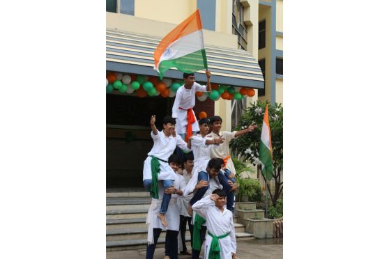 The 78th Independence Day was celebrated with great enthusiasm and patriotism at Don Bosco School, Liluah. The event commenced with the hoisting of the national flag by our esteemed Father Principal and Rector, Fr. Sanjay Manohar Kujur. He was accompanied by Fr. Administrator, Fr. Anand Raj during the flag-hoisting ceremony.