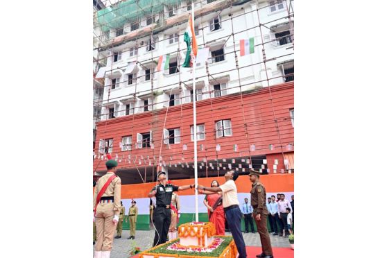 The cultural programme commenced with the School Choir presenting a patriotic song ‘Mera Rang De Basanti Chola’, thus setting the tone for the day. In her welcome address, the Principal Shrimati Joyoti Chaudhuri expressed gratitude for the august presence of all dignitaries and parents. She also reflected on the importance of freedom and the responsibilities it entails. 