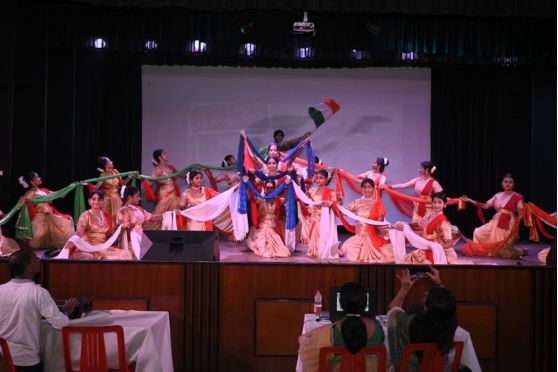 Independence Day was celebrated in Hariyana Vidya Mandir where all School Management authorities,  Principal maam, Teachers, Parents and students had gathered to grace the occasion. The event started off with the flag hoisting, followed by a cultural function where students first gave a speech and then performed dance and music on patriotism.